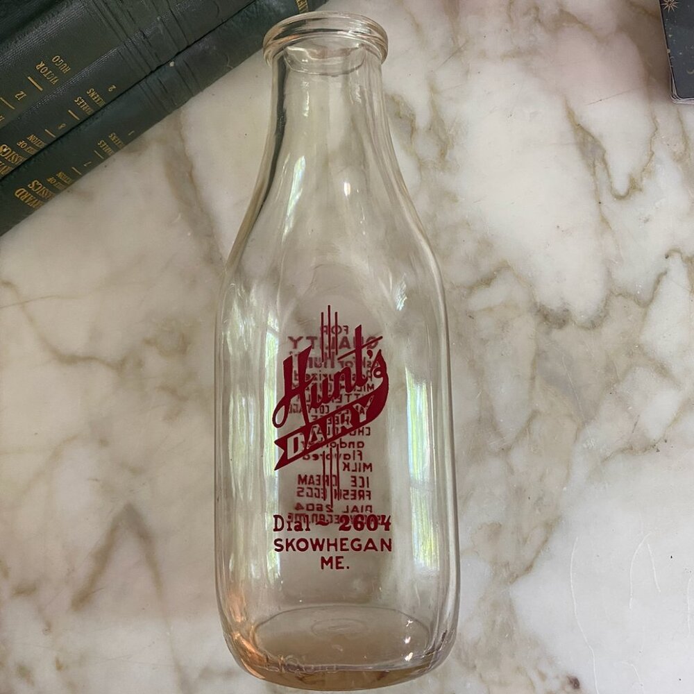 2 Vintage Glass Milk Bottles Hunt's Dairy - Picture 3 of 4